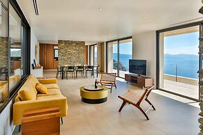 Luxurious Architect-designed Property Pool sea View