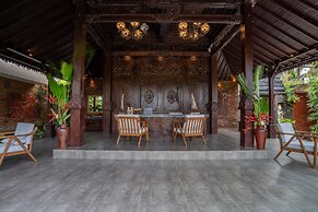 Aksmi Suites & Villas