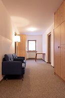 SAN PIETRO Dolomiti Small Budget Hotel