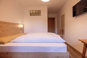 SAN PIETRO Dolomiti Small Budget Hotel