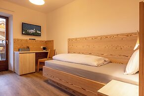 SAN PIETRO Dolomiti Small Budget Hotel