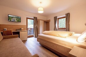 SAN PIETRO Dolomiti Small Budget Hotel