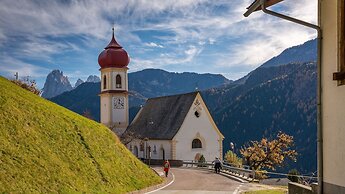 SAN PIETRO Dolomiti Small Budget Hotel
