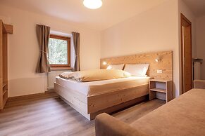SAN PIETRO Dolomiti Small Budget Hotel