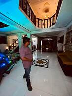 White palace Airport hotel
