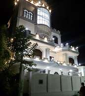 White palace Airport hotel