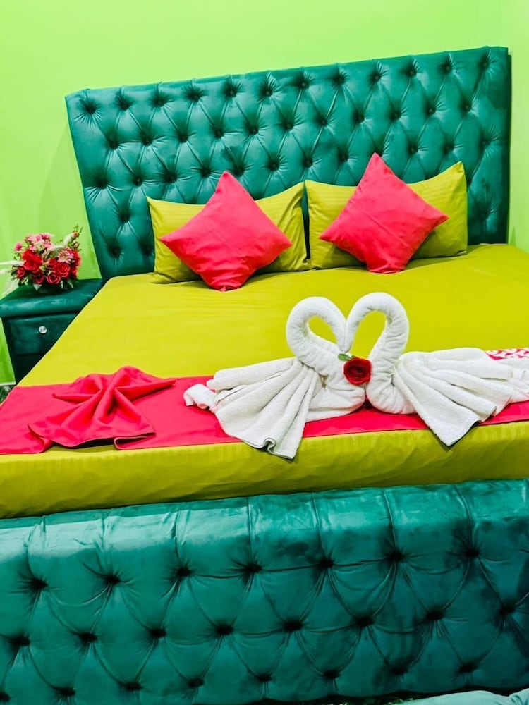 White palace Airport hotel