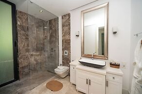 Marinhill High Luxury Property