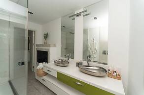 Marinhill High Luxury Property