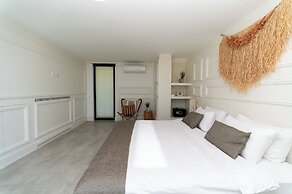 Marinhill High Luxury Property
