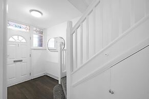 Spacious 5BR 3BA Serviced Hse in Croydon