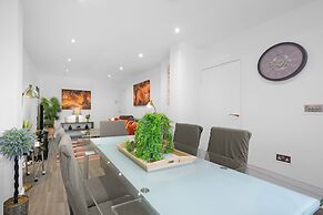 Spacious 5BR 3BA Serviced Hse in Croydon