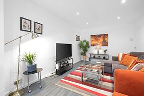 Spacious 5BR 3BA Serviced Hse in Croydon