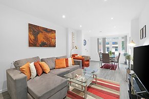 Spacious 5BR 3BA Serviced Hse in Croydon
