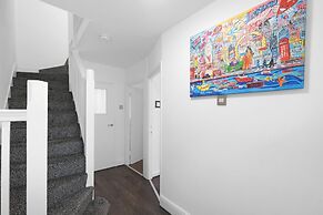Spacious 5BR 3BA Serviced Hse in Croydon