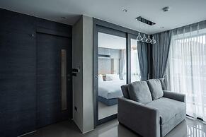 Condo Near Beach Rooftop Pool C252