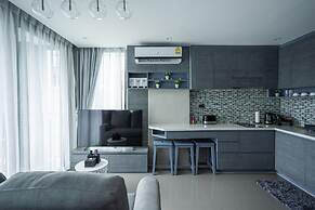 Condo Near Beach Rooftop Pool C252