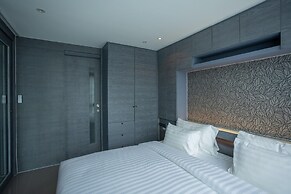 Condo Near Beach Rooftop Pool C252