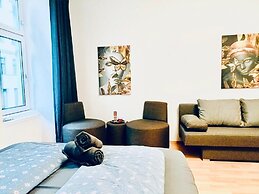 Comfy 3BR Apt for Groups Near Park