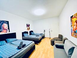 Comfy 3BR Apt for Groups Near Park