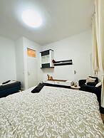 5BR Apartment Near Matzleinsdorfer