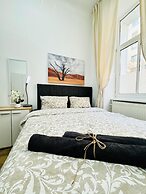 5BR Apartment Near Matzleinsdorfer