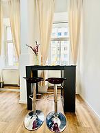 5BR Apartment Near Matzleinsdorfer