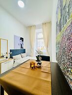 5BR Apartment Near Matzleinsdorfer