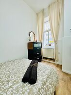 5BR Apartment Near Matzleinsdorfer