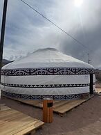 Oimo Tash Yurt Camp