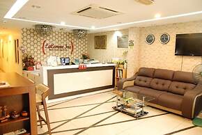 Lacomme Inn