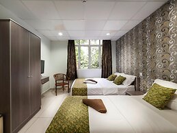 Lacomme Inn