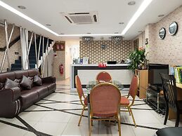 Lacomme Inn