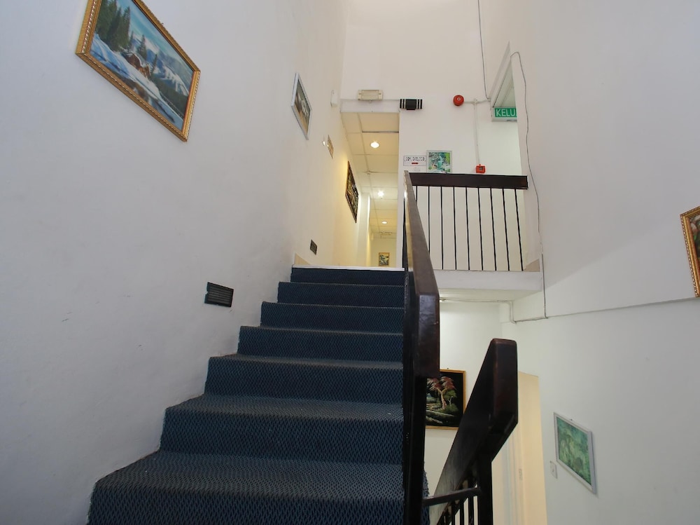Lacomme Inn