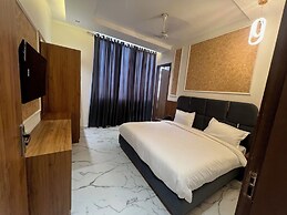 Royal Vista Hotel By Divud Ecom