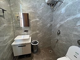 Royal Vista Hotel By Divud Ecom