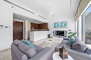 Elegant Studio with Burj Khalifa Views