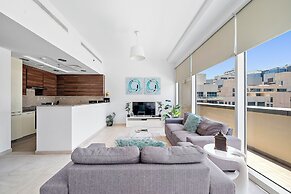 Elegant Studio with Burj Khalifa Views