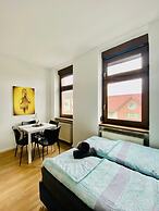 4BR Apartment for 15 Near Danube