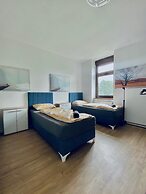 4BR Apartment for 15 Near Danube