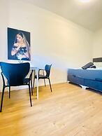 4BR Apartment for 15 Near Danube