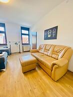 4BR Apartment for 15 Near Danube