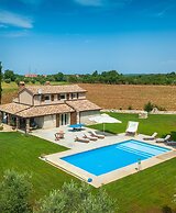 Spacious Country Villa With Private Pool