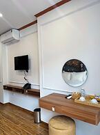 Azen Lakeside Apartment & Hotel