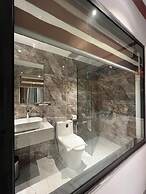 Azen Lakeside Apartment & Hotel