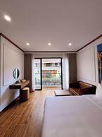Azen Lakeside Apartment & Hotel
