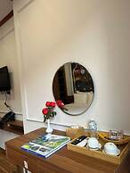 Azen Lakeside Apartment & Hotel