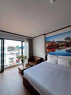 Azen Lakeside Apartment & Hotel