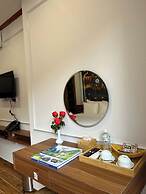 Azen Lakeside Apartment & Hotel