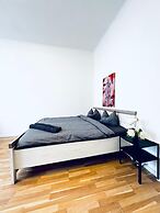 Modern Studio Close to Stadthalle